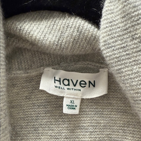 Cozy Gray Women's Cashmere Cardigan - Picture 2 of 6